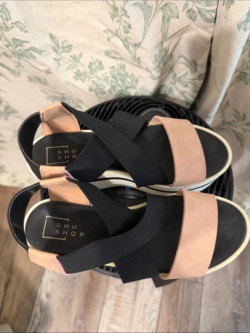 Womens Shushop BoutiquePlatform Sandals in Pink and Black 36